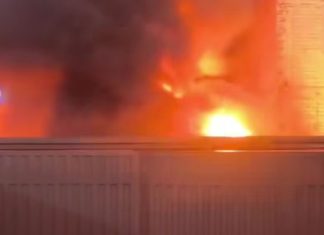 Comas: Bomberos logran controlar incendio en el mercado Unicachi
